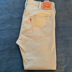 Mens Levi 502 size 38W/32L Regular Taper-Fit jeans. Color